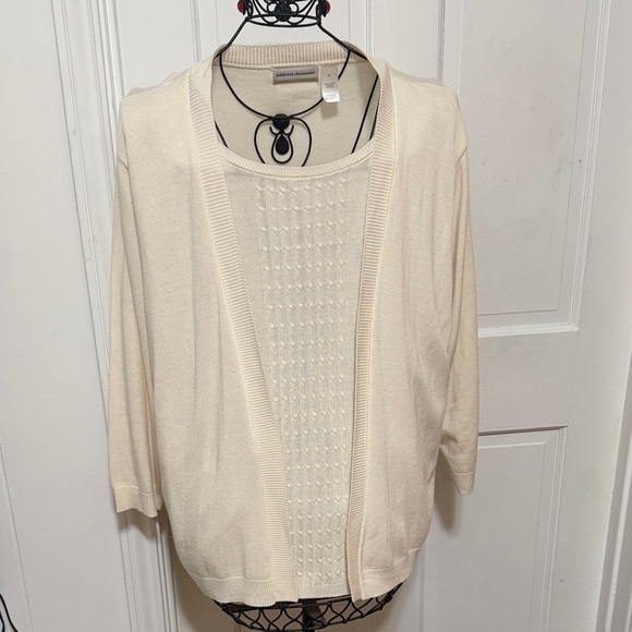 Alfred Dunner Sweaters - 💕💕💕BOGOHO💕💕💕Alfred Dunner Cream Cardigan Sweater